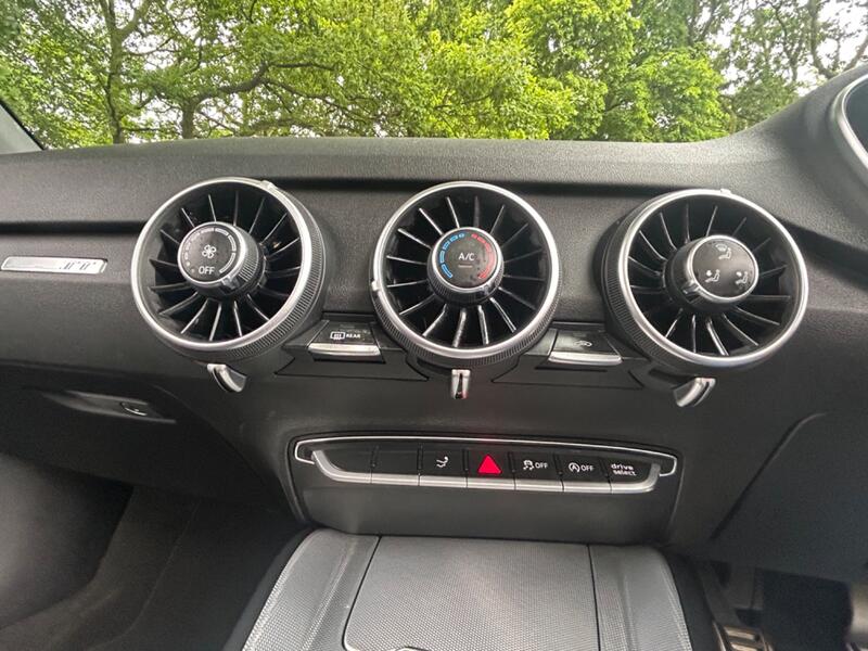 AUDI TT