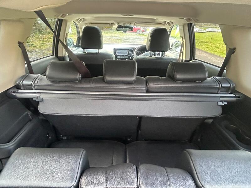 MITSUBISHI OUTLANDER
