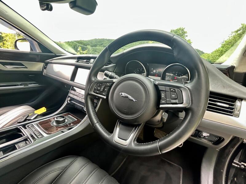 JAGUAR XF
