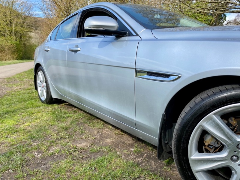 JAGUAR XE